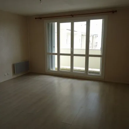 Rent this 3 bed apartment on 25 Rue Louise Michel in 58640 Varennes-Vauzelles, France