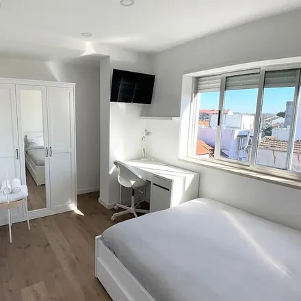 Rent this 3 bed apartment on 4350-150 Distrito de Leiria