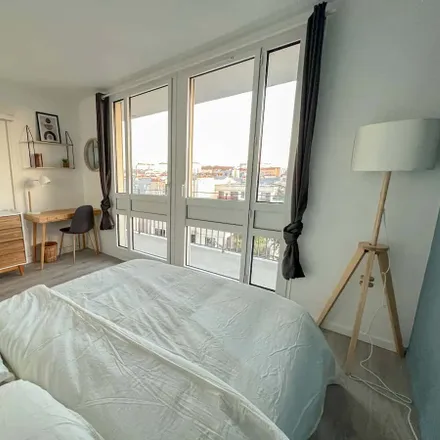 Rent this 5 bed room on Bâtiment 2 in Rue du Pressoir, 75020 Paris
