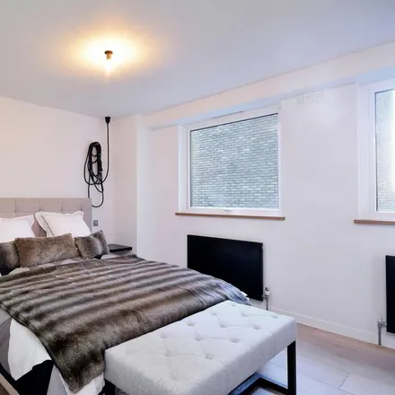 Rent this 1 bed apartment on 12 Weymouth Street in East Marylebone, London