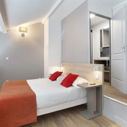 Rent this studio apartment on Restaurant Tulip in 42 Route de Galice, 13090 Aix-en-Provence