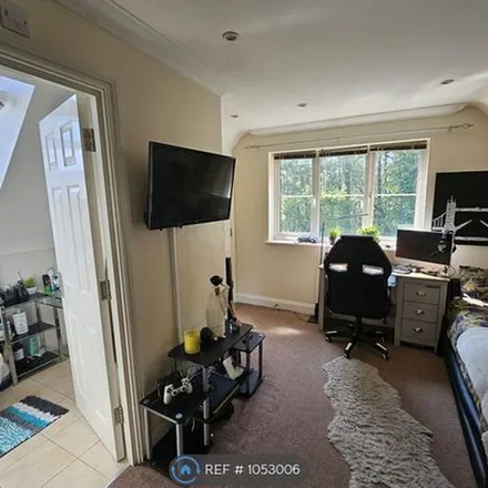 Image 3 - London Road, Chavey Down, SL5 8FF, United Kingdom - Apartment for rent