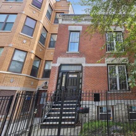 Rent this 3 bed condo on 2715 West Evergreen Avenue in Chicago, IL 60622