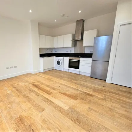 Image 2 - Cornwall House, High Street, Slough, SL1 1BZ, United Kingdom - Apartment for rent