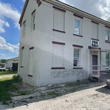 Buy this studio house on West Quincy Street in Griggsville, Pike County