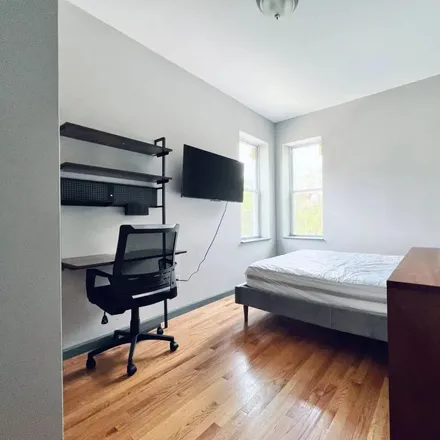 Image 2 - 551 Gates Ave, Brooklyn, NY 11216, USA - Room for rent