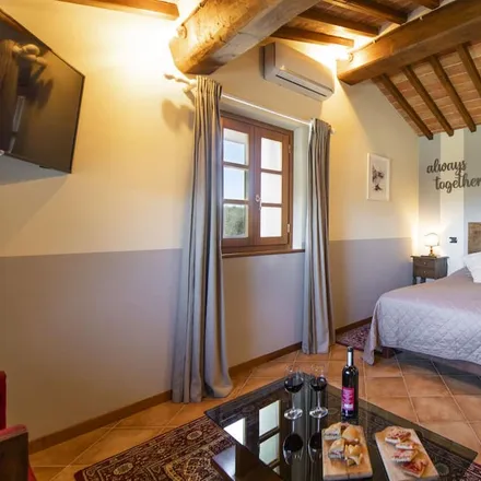 Rent this 5 bed duplex on 52046 Lucignano AR