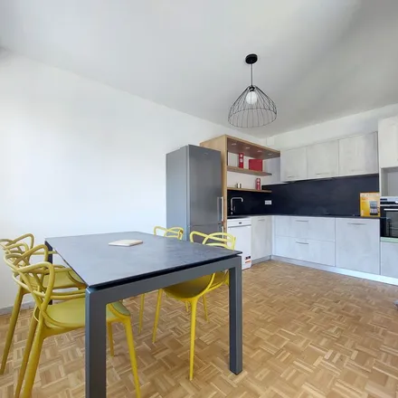 Rent this 3 bed apartment on Cathédrale Notre-Dame de Rodez in Rue Salvaing, 12000 Rodez