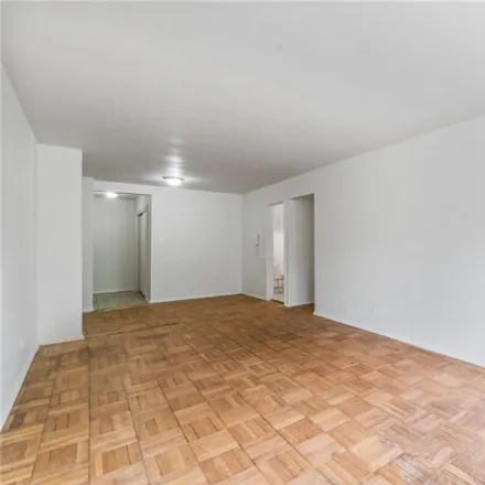 Image 7 - 144-55 Melbourne Avenue, New York, NY 11367, USA - Apartment for sale