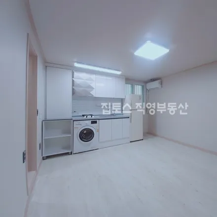 Rent this studio apartment on 서울특별시 관악구 신림동 1432-137