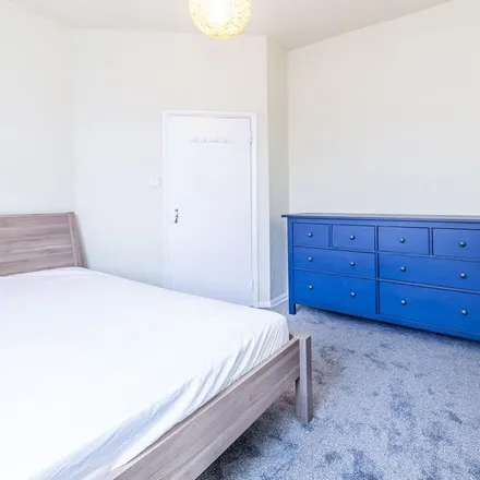 Rent this 1 bed apartment on Cantelowes Road in London, NW1 9UX