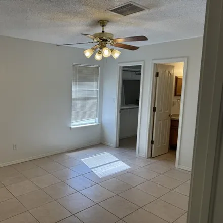 Image 9 - 10747 Thunder Road, Hillcrest Manor Colonia, Socorro, TX 79927, USA - House for rent