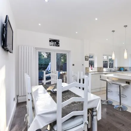 Image 2 - Kings Hall Road, London, BR3 1LP, United Kingdom - House for rent