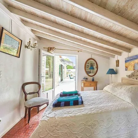 Rent this 4 bed house on 33590 Saint-Vivien-de-Médoc