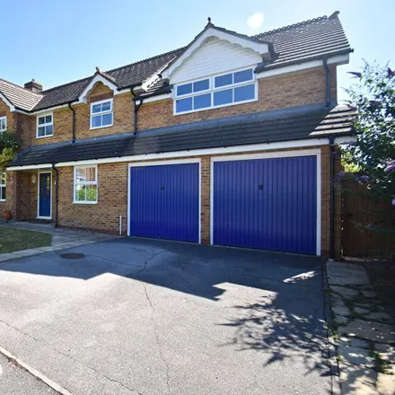 Rent this 5 bed house on Belvedere Gardens in Basingstoke, RG24 8GB