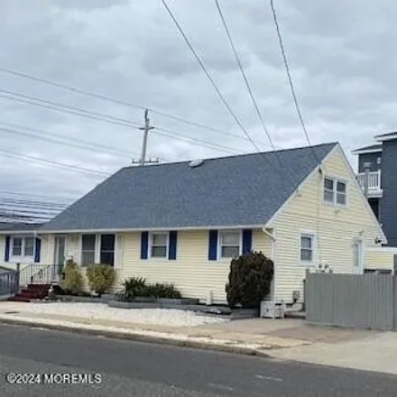 Rent this 4 bed house on 13 East 29th Street in Long Beach Township, Ocean County