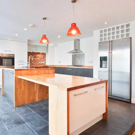 Image 2 - 49, 49a Lime Grove, London, KT3 3TW, United Kingdom - Duplex for rent