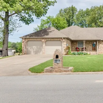 Buy this 3 bed house on 1319 North 20th Street in Paragould, AR 72450