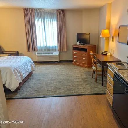 Image 1 - Candlewood Suites Williamsport, Susquehanna Beltway, Lymehurst, Loyalsock Township, PA 17701, USA - Apartment for rent