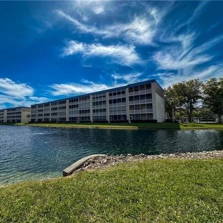 Buy this 2 bed condo on 14999 Park Lake Drive in Cypress Lake, FL 33919