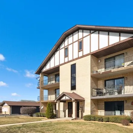 Image 2 - 17940 Royal Oak Ct Apt 2E, Tinley Park, Illinois, 60477 - Condo for sale