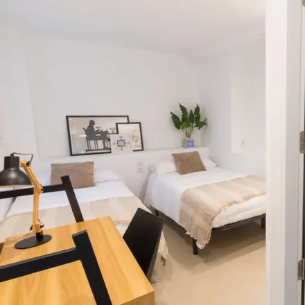 Rent this 4 bed room on Carrer de Sant Pere in 80, 46011 Valencia