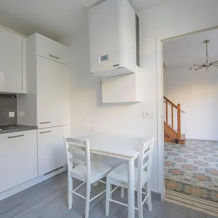 Rent this 6 bed apartment on bâtiment 1 in 1 Résidence du Clos Saint-Vigor, 78220 Viroflay