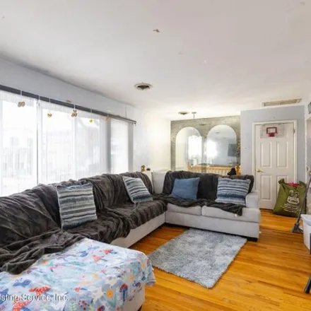 Image 7 - 245 Martin Ave, New York, 10314 - House for sale