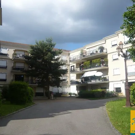 Rent this 3 bed apartment on 36 Rue de la Déliade in 87100 Limoges, France