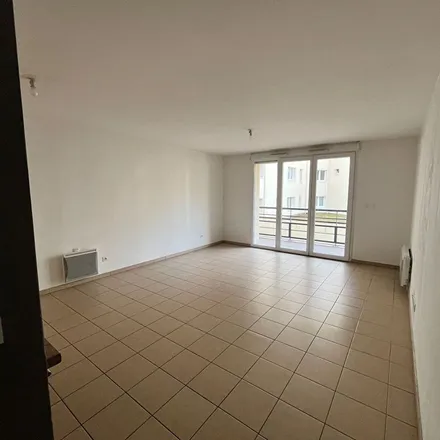 Image 1 - 4 Place des Emmurées, 76100 Rouen, France - Apartment for rent