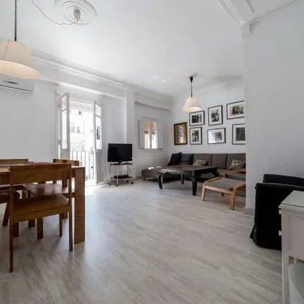 Rent this 3 bed apartment on Carrer de les Filipines in 21, 46006 Valencia