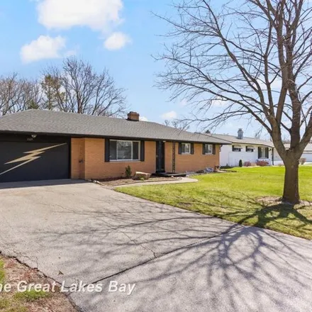Buy this 4 bed house on 3367 Elmers Drive in Buena Vista Charter Township, MI 48601