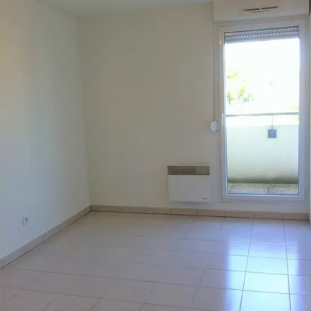 Rent this 3 bed apartment on Bourgogne Vendée in Rue de Bourgogne, 03200 Vichy