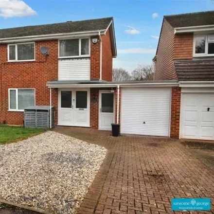 Buy this 3 bed duplex on Farm Close in Purley on Thames, RG8 8BA