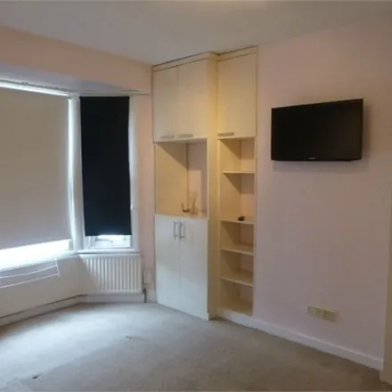 Rent this 3 bed townhouse on 41 Deans Road in London, W7 3QD