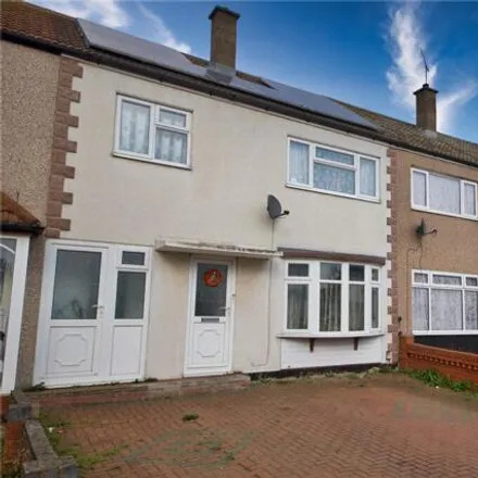 Buy this 3 bed townhouse on Chelmer Crescent in London, IG11 0PY