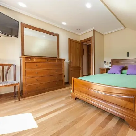 Rent this 5 bed house on Sebares in Carretera Irún - La Coruña, 33583 Piloña