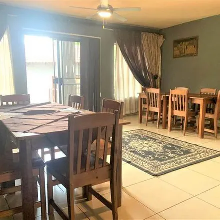 Rent this 1 bed apartment on 407 Roslyn Avenue in Newlands, Pretoria