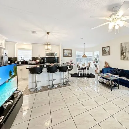 Image 7 - 8115 Northwest 74th Avenue, Medley, Miami-Dade County, FL 33166, USA - Apartment for sale