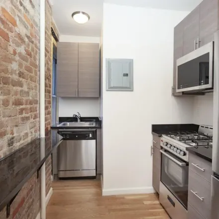 Image 3 - 80 Thompson Street, New York, NY 10012, USA - Apartment for rent