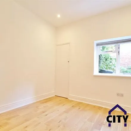 Image 7 - Rathcoole Avenue, London, N8 9LY, United Kingdom - Apartment for rent