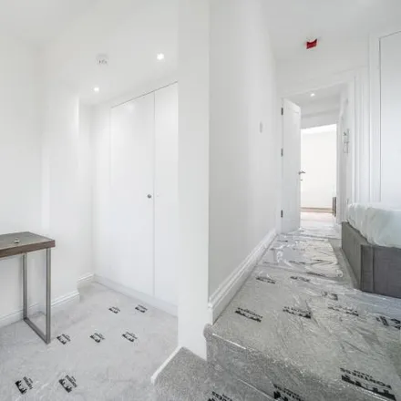Image 4 - 22, 24, 26, 28 Mossbury Road, London, SW11 2PA, United Kingdom - Apartment for rent