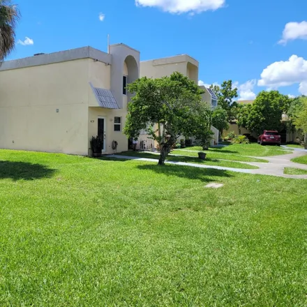 Image 3 - 984 West 40th Street, Hialeah, FL 33012, USA - Townhouse for sale