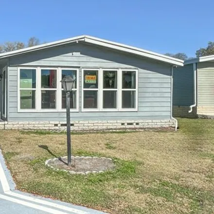 Buy this studio apartment on 520 Spruce Drive in Lady Lake, FL 32159