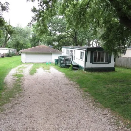 Buy this 2 bed house on 5245 Sand Ridge Rd in Morris, Illinois