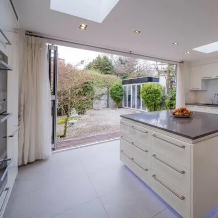 Image 4 - Vale Close, London, W9 1RR, United Kingdom - House for sale