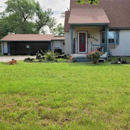 Buy this 2 bed house on 2506 North Lorraine Street in Hutchinson, KS 67502