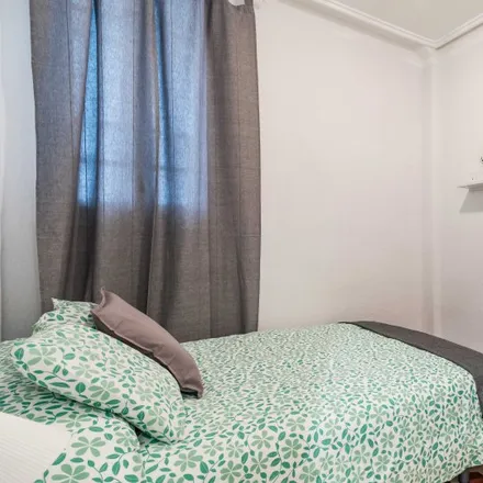 Rent this 5 bed room on Carrer de la Mare de Déu del Puig in 16, 46011 Valencia