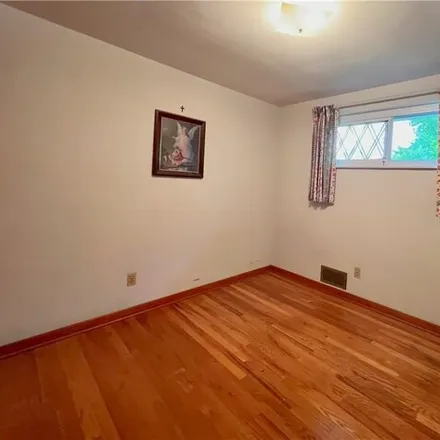 Image 7 - 1936 W Beckert Ave, Pittsburgh, Pennsylvania, 15212 - House for sale