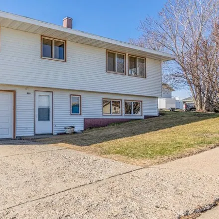 Image 2 - 419 Division Street Northeast, Mandan, ND 58554, USA - House for sale